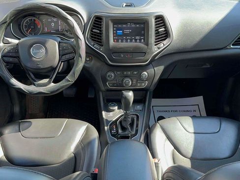 Used 2020 Jeep Cherokee Latitude Plus image 11