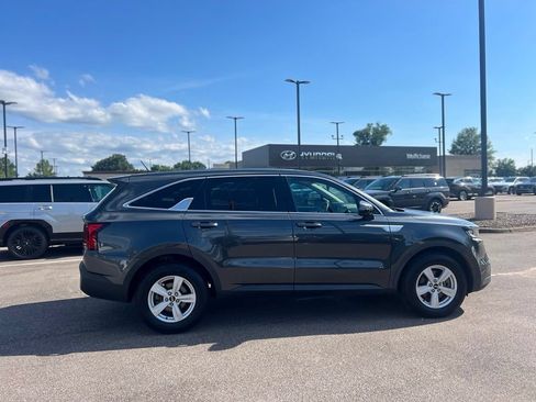 Used 2021 Kia Sorento LX FWD image 6