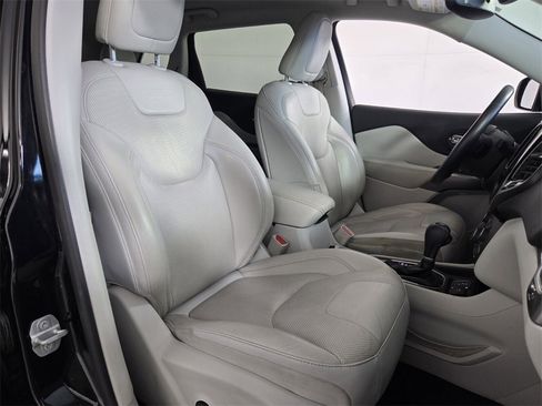 Used 2019 Jeep Cherokee Limited image 15