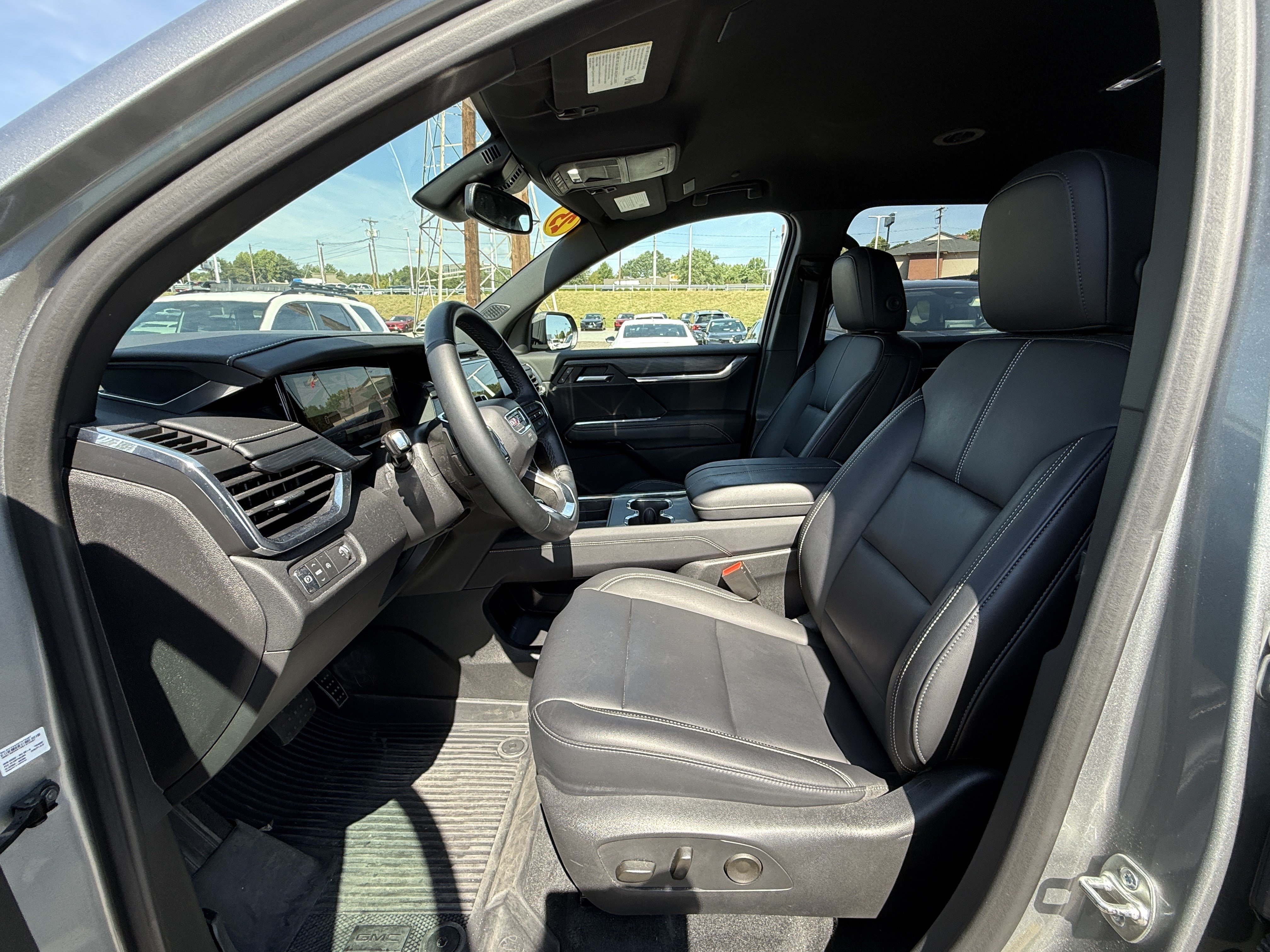 Used 2025 GMC Acadia Elevation w/ Elevation Premium Package FWD image 23