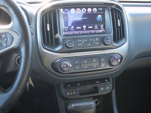 Used 2018 Chevrolet Colorado Z71 image 9