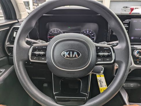 Used 2021 Kia Sorento LX FWD image 28