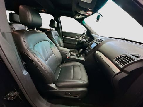 Used 2016 Ford Explorer XLT w/ Equipment Group 202A AWD/4WD image 34