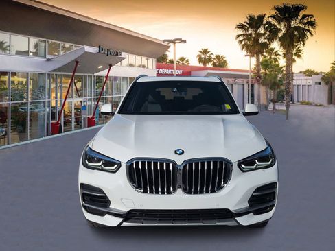 Used 2022 BMW X5 sDrive40i w/ Premium Package RWD image 8