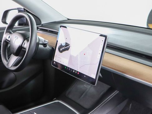 Used 2021 Tesla Model Y Long Range image 23