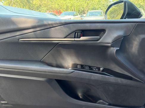 Used 2025 Toyota Camry SE FWD image 18