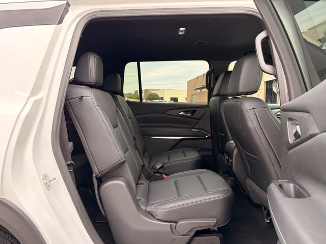 Used 2025 Chevrolet Traverse LT FWD image 19