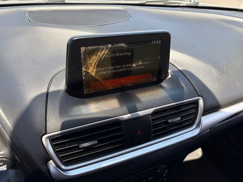Used 2017 MAZDA MAZDA3 Sport FWD image 12