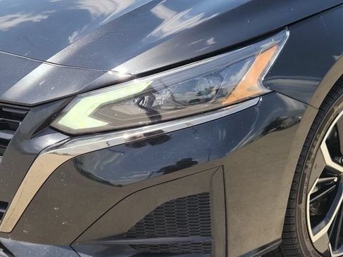 Used 2025 Nissan Altima 2.5 SR FWD image 9