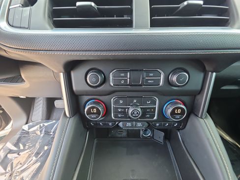 Used 2021 Chevrolet Suburban Premier w/ Premium Package AWD/4WD image 23