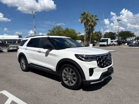 Used 2025 Ford Explorer Platinum RWD image 14