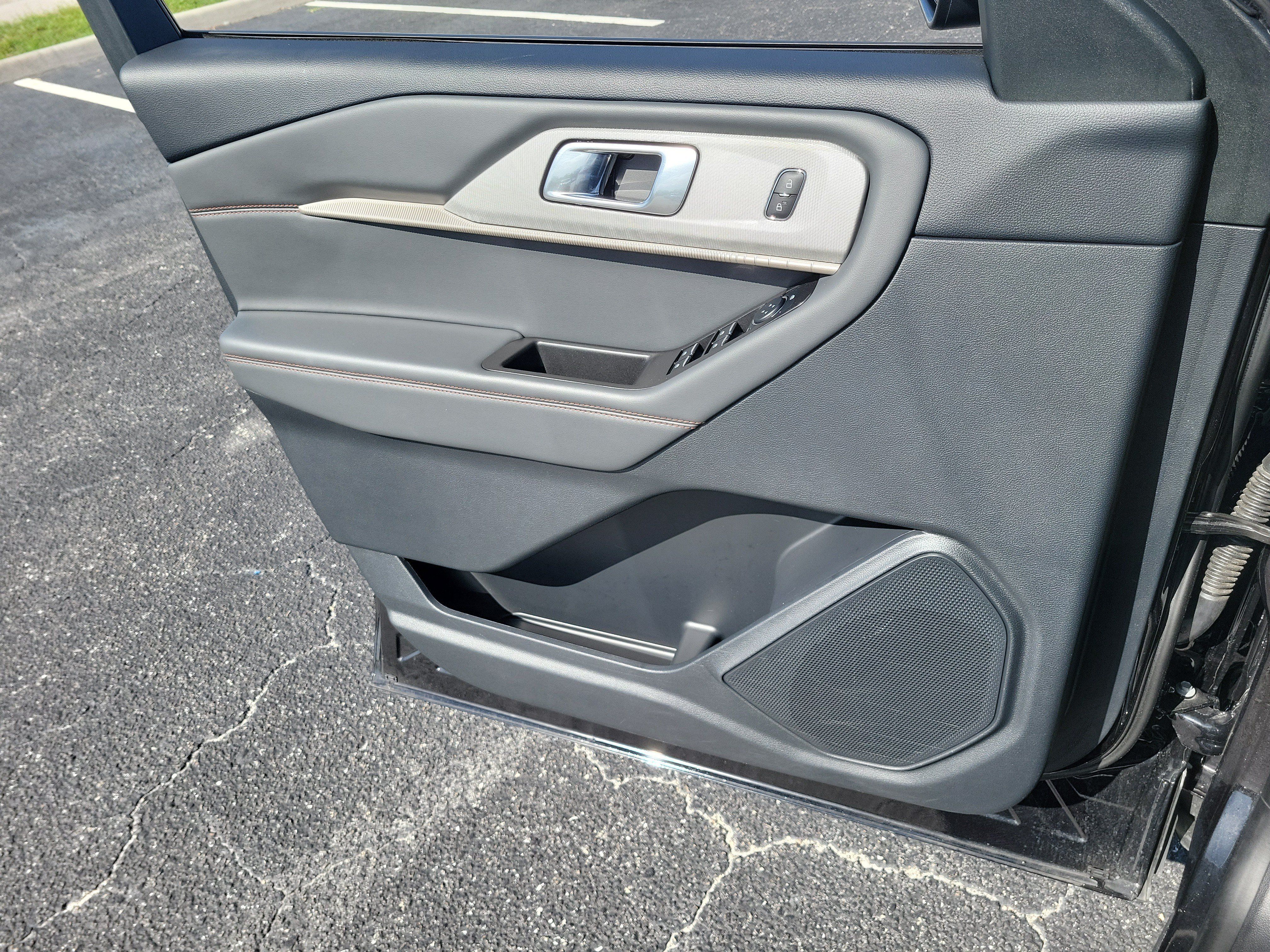 Used 2026 Ford Explorer Active RWD image 17
