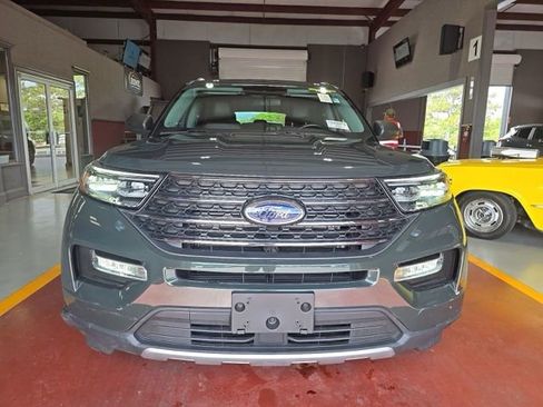 Used 2022 Ford Explorer XLT w/ Equipment Group 202A AWD/4WD image 4
