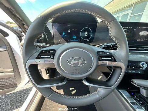 Used 2024 Hyundai Elantra SEL w/ Convenience Package image 25