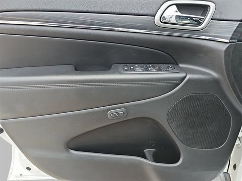 Used 2019 Jeep Grand Cherokee Limited image 28