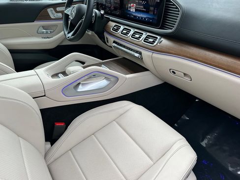 Certified 2025 Mercedes-Benz GLS 450 GLS 450 4MATICﾮ image 19