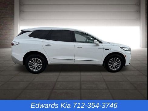 Used 2024 Buick Enclave Premium image 2