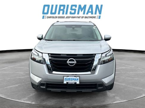 Used 2024 Nissan Pathfinder SV w/ SV Premium Package image 8