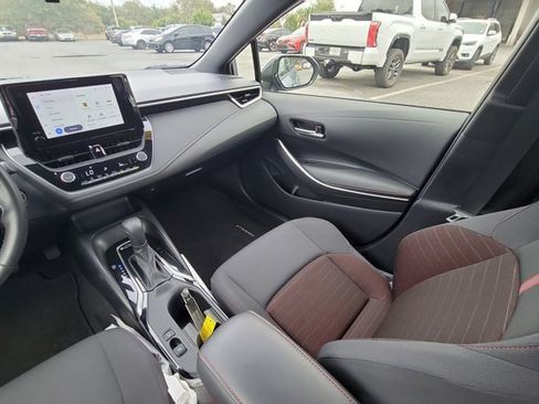 Used 2023 Toyota Corolla SE image 3