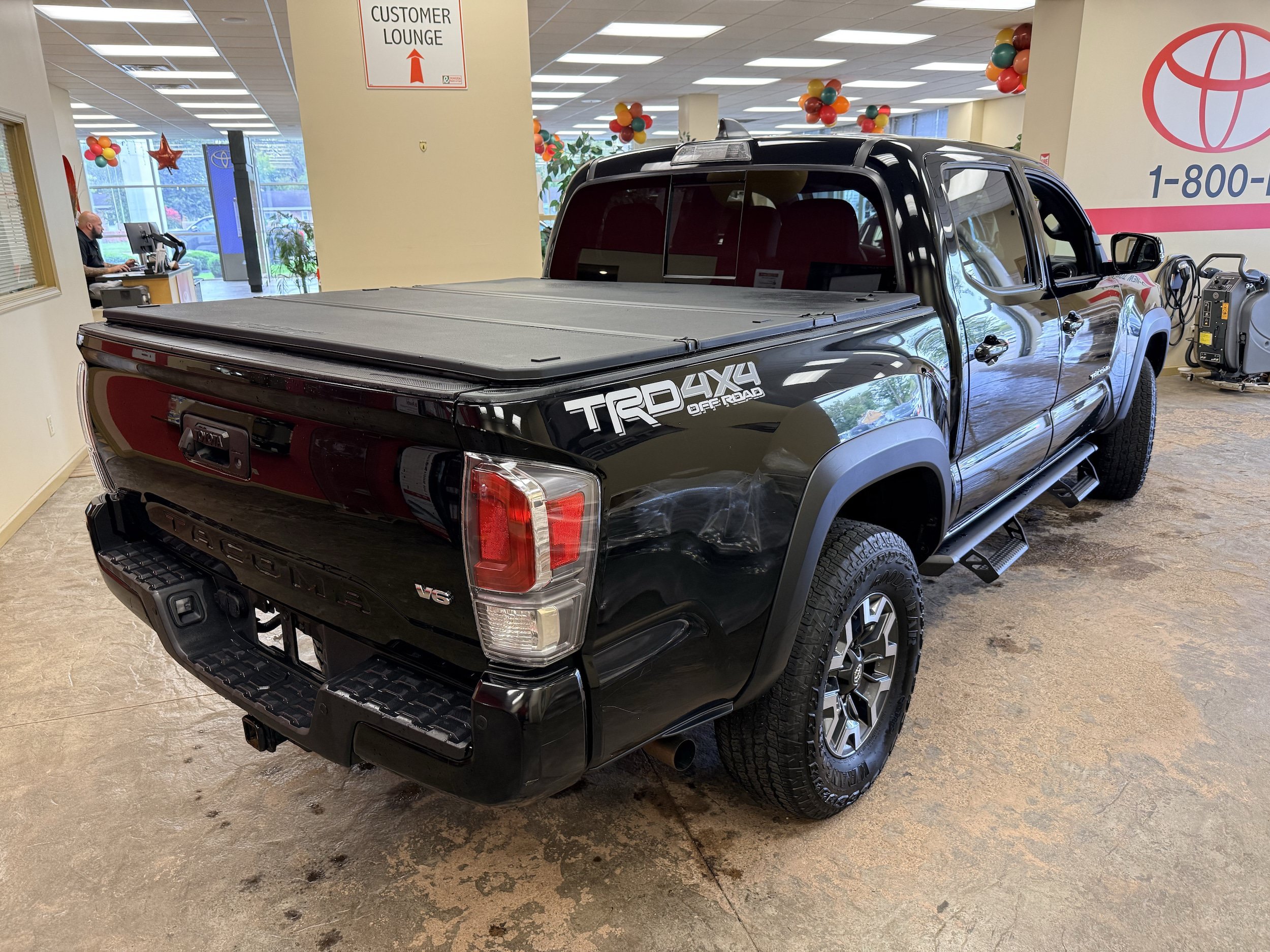 Used 2023 Toyota Tacoma TRD Off-Road w/ TRD Premium Off Road Package AWD/4WD image 10