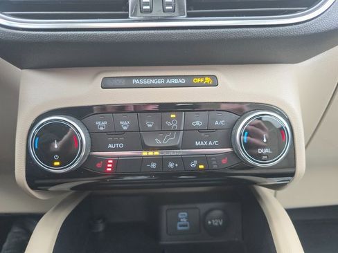 Used 2022 Ford Escape Titanium w/ Class II Trailer Tow Package image 18