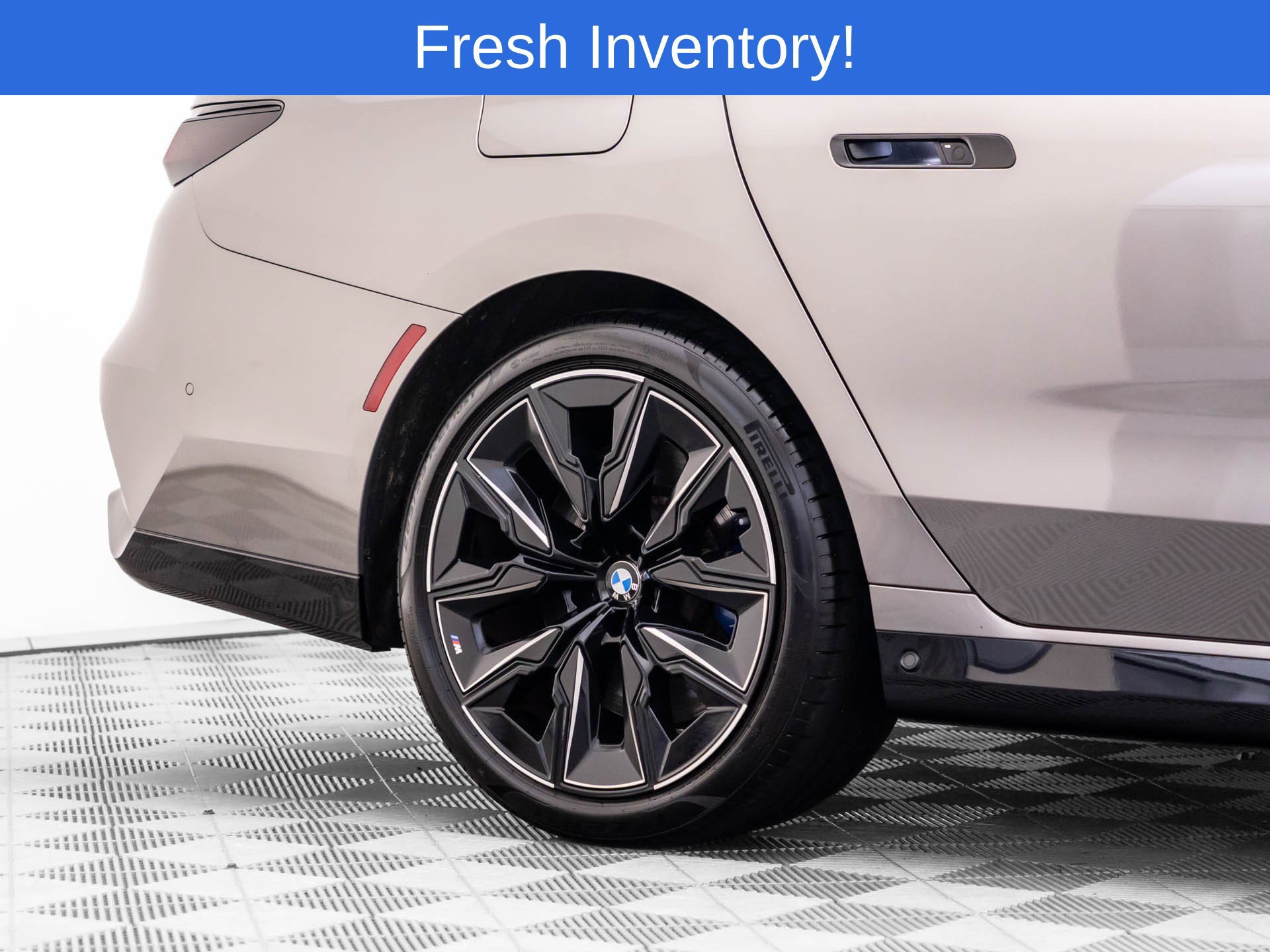 Certified 2024 BMW 760i xDrive w/ Executive Package AWD/4WD image 32