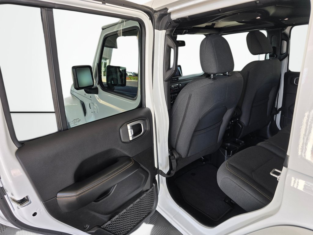 Used 2025 Jeep Wrangler Unlimited Sahara AWD/4WD image 33