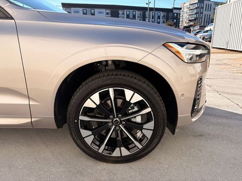 Used 2026 Volvo XC60 B5 Plus w/ Protection Package Premier AWD/4WD image 11