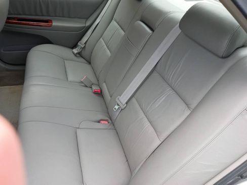 Used 2004 Toyota Camry XLE FWD image 11