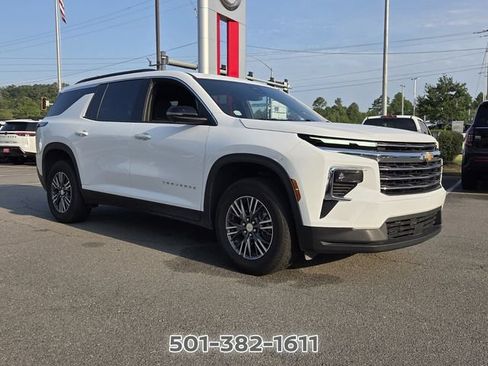 Used 2024 Chevrolet Traverse LT FWD image 7