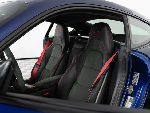 Used 2025 Porsche 718 Cayman GTS RWD image 4