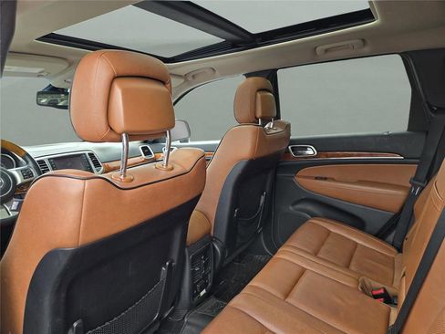Used 2012 Jeep Grand Cherokee Overland AWD/4WD image 13
