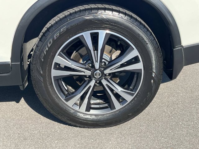 Used 2020 Nissan Rogue SV w/ Premium Package FWD image 11