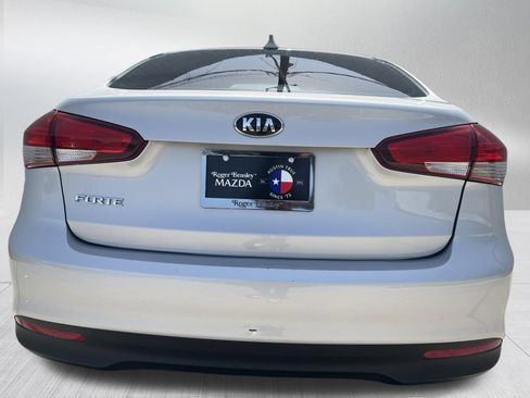 Used 2018 Kia Forte LX FWD image 7