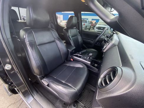 Certified 2020 Toyota Tacoma TRD Off-Road w/ TRD Premium Off Road Package AWD/4WD image 25