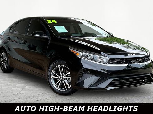 Used 2024 Kia Forte LXS w/ LXS Technology Package FWD image 3