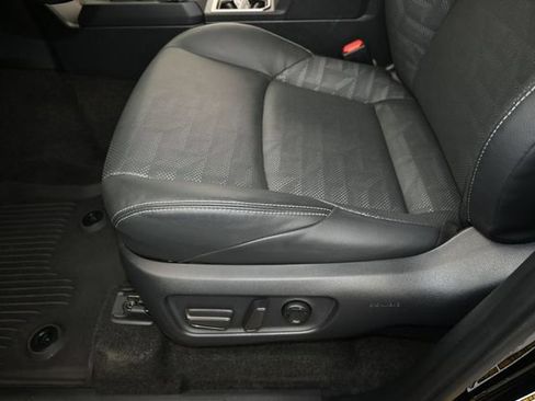 Used 2025 Toyota 4Runner TRD Off-Road Premium AWD/4WD image 12