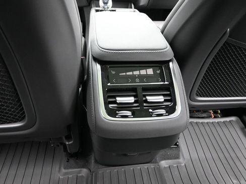New 2026 Volvo XC90 B6 Ultra w/ Protection Package AWD/4WD image 12