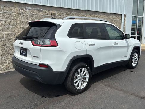 Used 2020 Jeep Cherokee Latitude FWD image 3