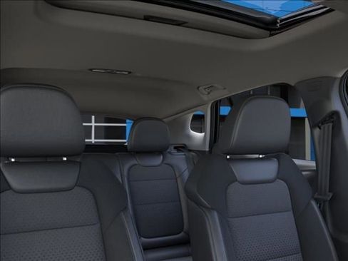 New 2026 Chevrolet Trax LT w/ Sunroof Package FWD image 28