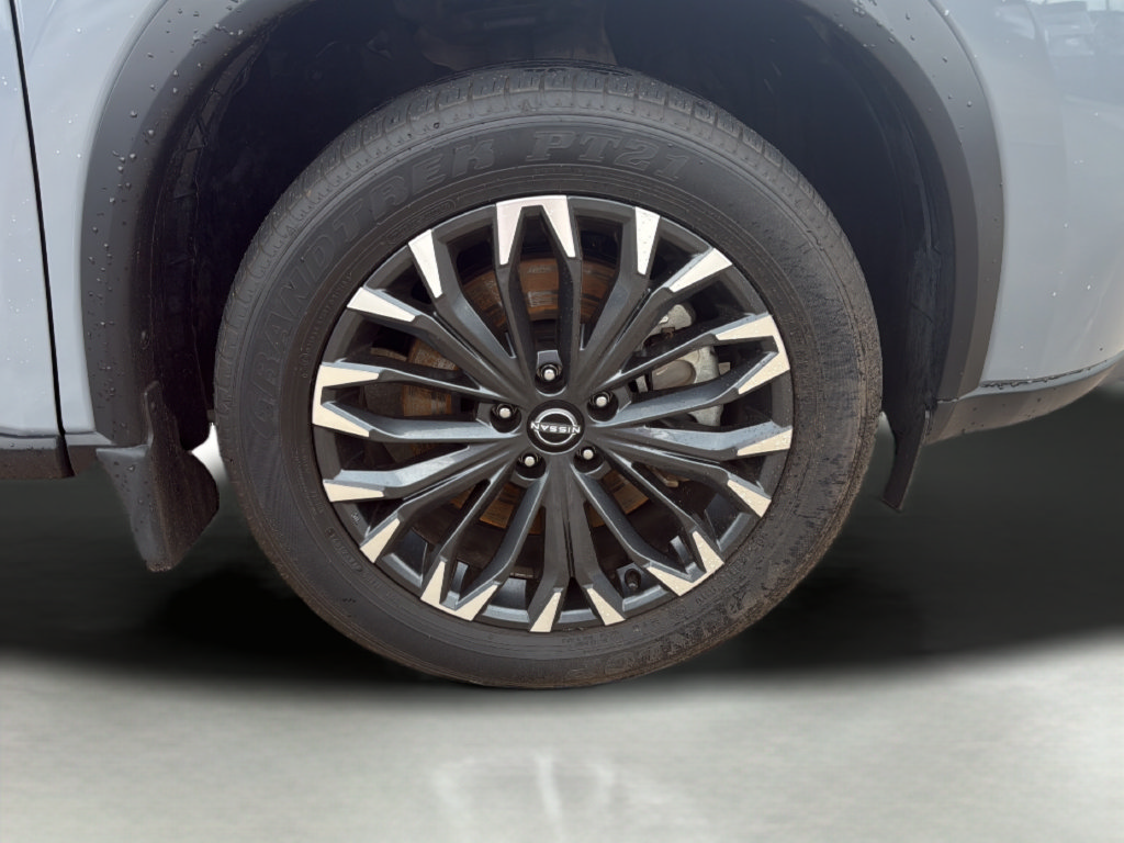 Used 2025 Nissan Rogue SL w/ Tech Package FWD image 9