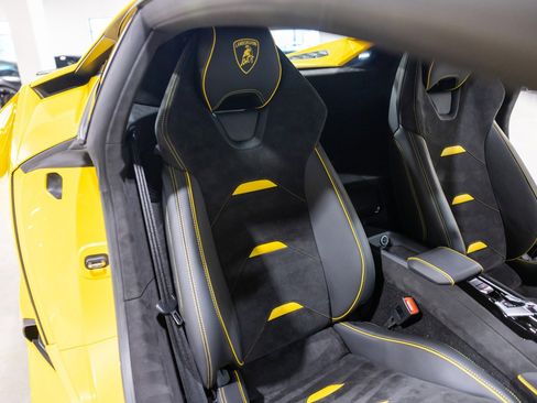 Used 2023 Lamborghini Huracan Tecnica RWD image 32
