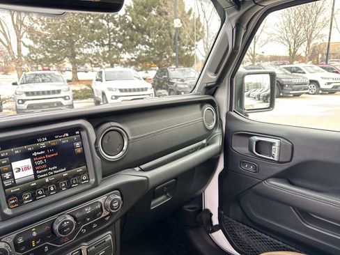 Used 2021 Jeep Wrangler Unlimited Sahara image 24