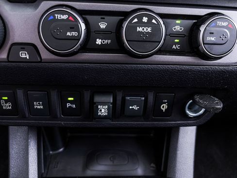 Used 2021 Toyota Tacoma TRD Sport w/ TRD Premium Sport Package AWD/4WD image 29