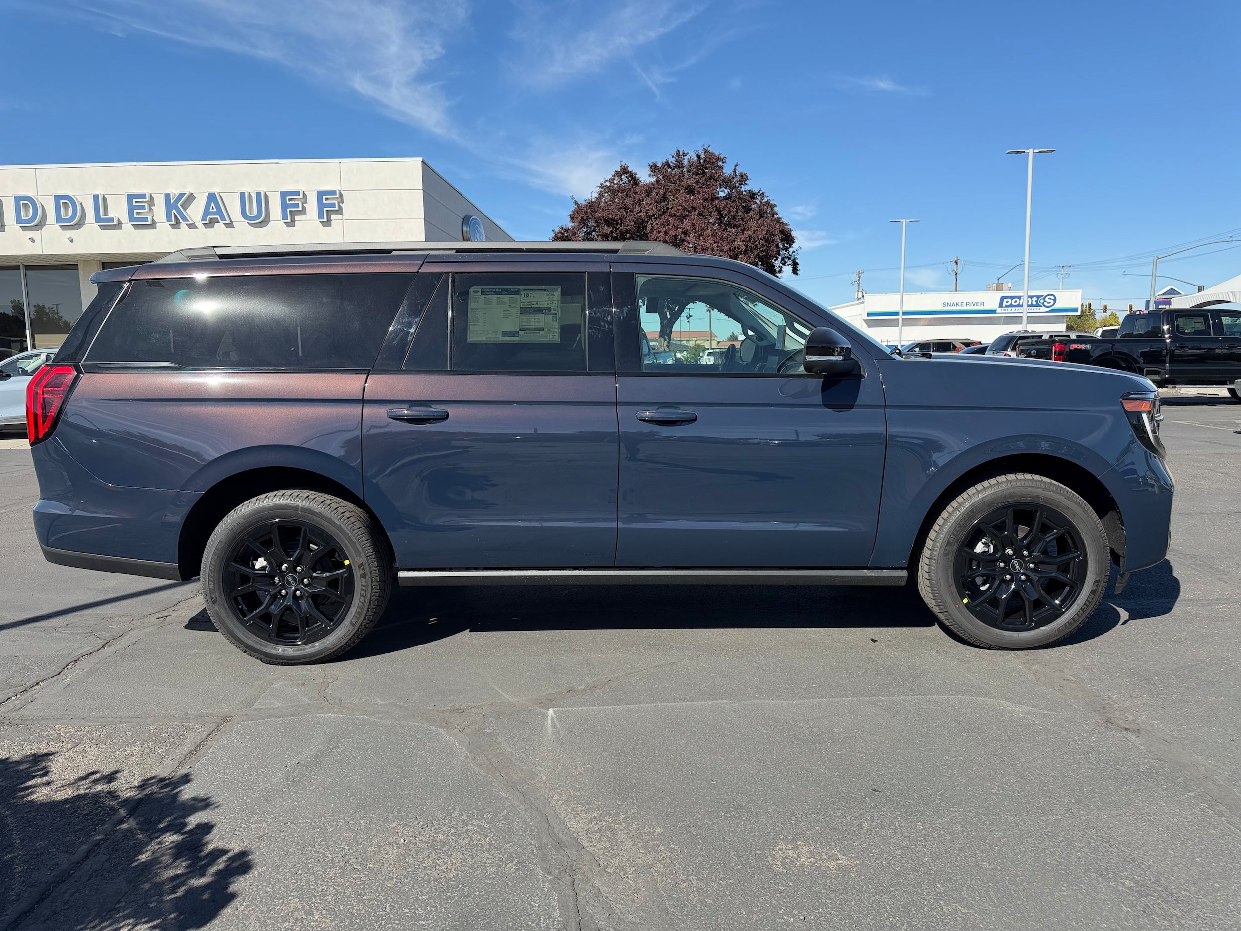 New 2027 Ford Expedition Max Platinum AWD/4WD image 2