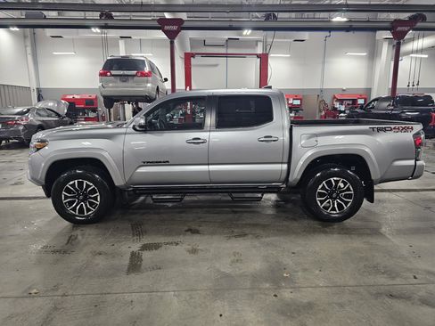 Used 2022 Toyota Tacoma TRD Sport image 8