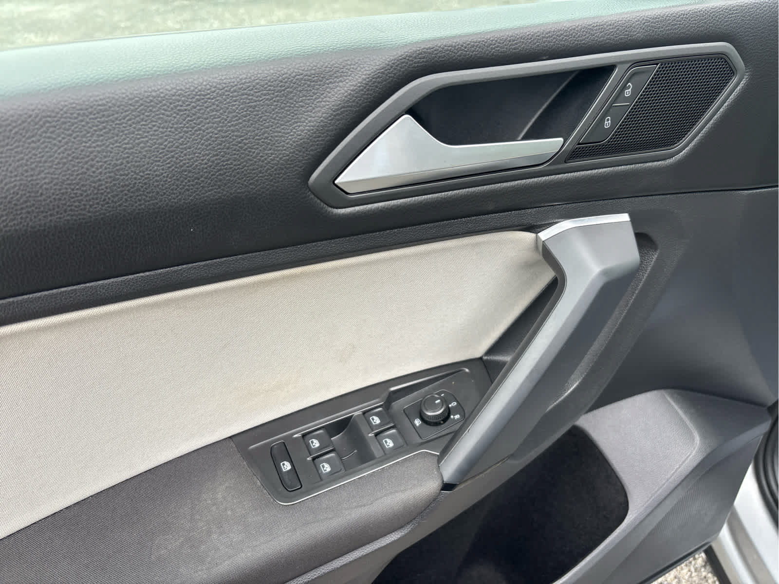 Used 2019 Volkswagen Tiguan S w/ Driver Assistance Package AWD/4WD image 12