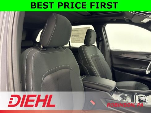 New 2025 Jeep Grand Cherokee Laredo X image 14