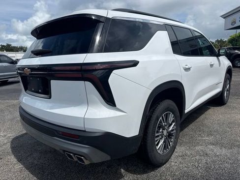 Used 2025 Chevrolet Traverse LT FWD image 5