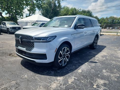 New 2026 Lincoln Navigator L Reserve AWD/4WD image 1